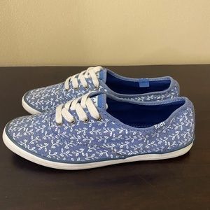 Keds women’s blue & white Leaf print canvas low top sneakers
